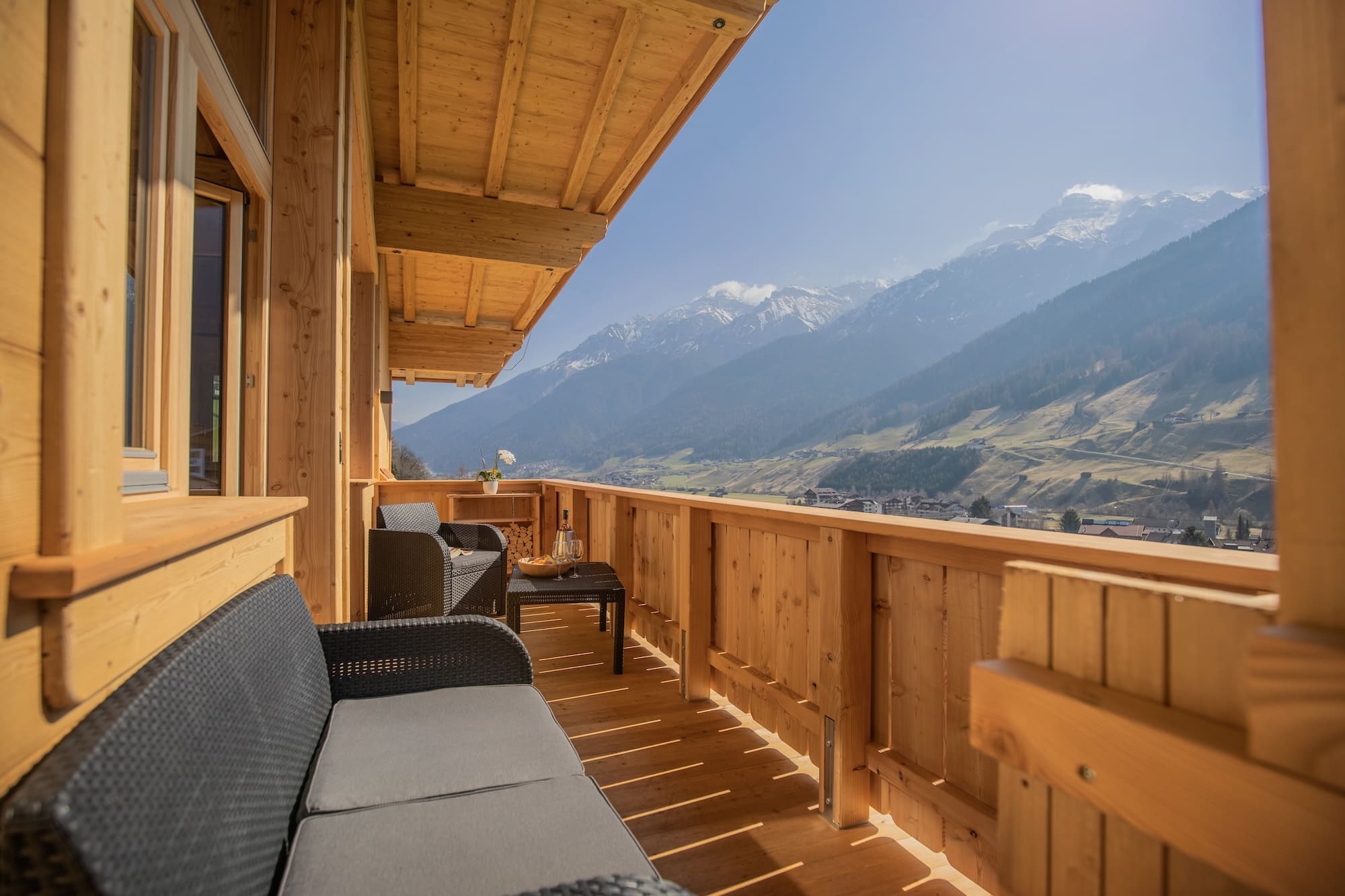 Süd-Balkon der FEWO Lichtzauber mit Bergpanorama im Stubaital
