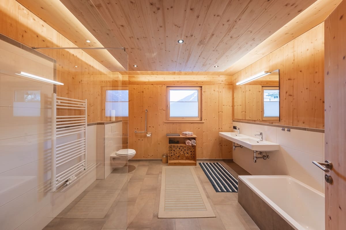 Zwei Badezimmer und zwei separate WC in der FEWO Sonnentanz